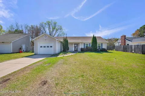 2455 Saddleridge Dr, Midway Park, NC 28544