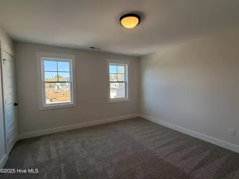 Bedroom - 302 E Ivybridge Dr, Hubert, NC 28539 photo 5 of 7