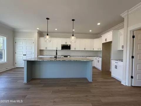 Kitchen - 302 E Ivybridge Dr, Hubert, NC 28539 photo 2 of 3
