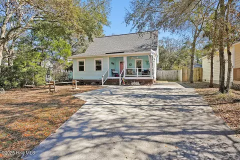 102 SW 23rd St, Oak Island, NC 28465