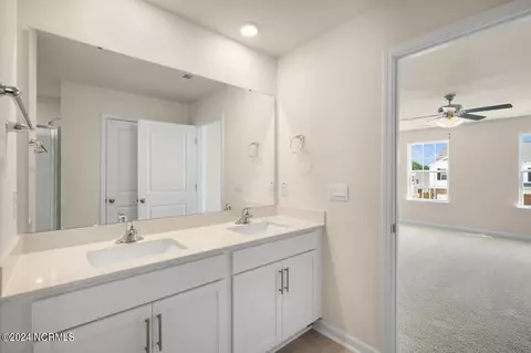 Entry Way - 2012 Minnette Cir, New Bern, NC 28562 photo 3 of 7