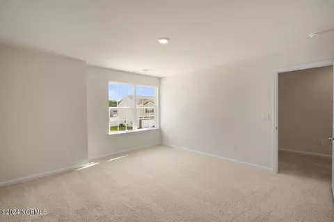 Bedroom - 2012 Minnette Cir, New Bern, NC 28562 photo 4 of 8