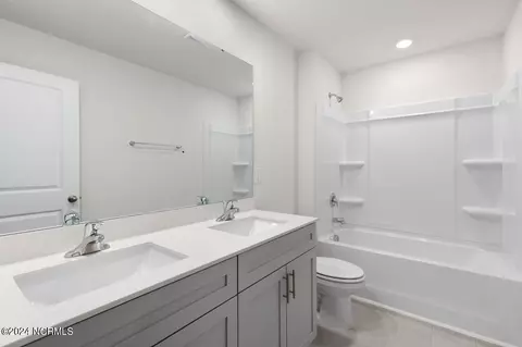 Entry Way - 2012 Minnette Cir, New Bern, NC 28562 photo 7 of 7