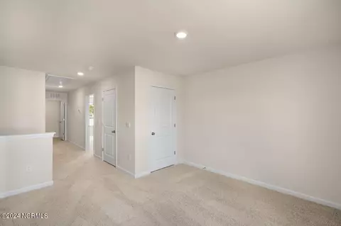 Entry Way - 2012 Minnette Cir, New Bern, NC 28562 photo 1 of 7