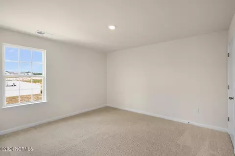 Bedroom - 2012 Minnette Cir, New Bern, NC 28562 photo 3 of 8