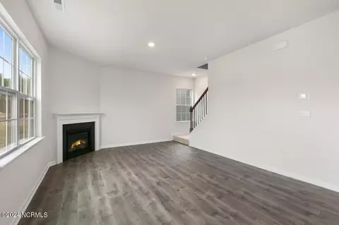 Living - 2012 Minnette Cir, New Bern, NC 28562 photo 1 of 1