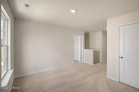 Entry Way - 2012 Minnette Cir, New Bern, NC 28562 photo 2 of 7