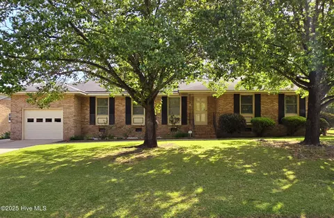 102 Valley Ln, Greenville, NC 27858