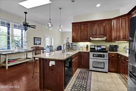 Kitchen - 5370 Slocum Trl, Atkinson, NC 28421 photo 6 of 9