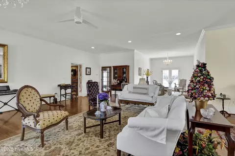 Living - 5370 Slocum Trl, Atkinson, NC 28421 photo 2 of 12