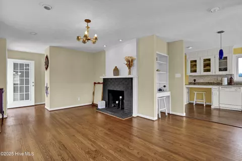 Living - 5370 Slocum Trl, Atkinson, NC 28421 photo 11 of 12