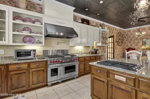 Kitchen - 5370 Slocum Trl, Atkinson, NC 28421 photo 5 of 9