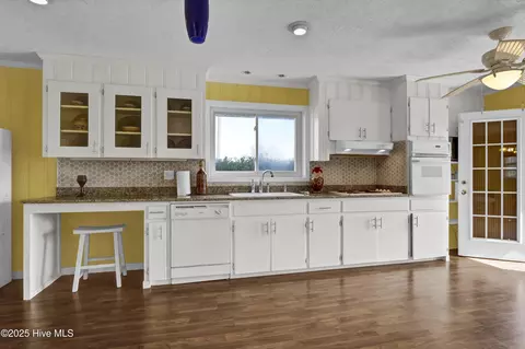 Kitchen - 5370 Slocum Trl, Atkinson, NC 28421 photo 9 of 9