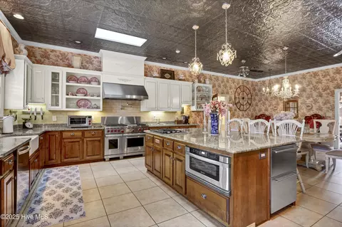 Kitchen - 5370 Slocum Trl, Atkinson, NC 28421 photo 4 of 9