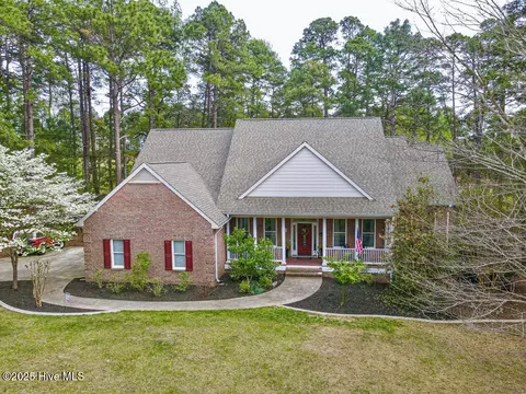 105 Banbridge Dr, West End, NC 27376