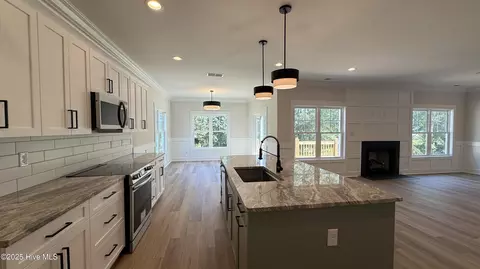 Kitchen - 295 E Ivybridge Dr, Hubert, NC 28539 photo 1 of 2