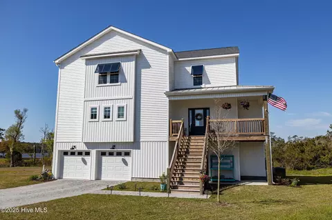 124 Tidal Bluffs Ct, Peletier, NC 28584