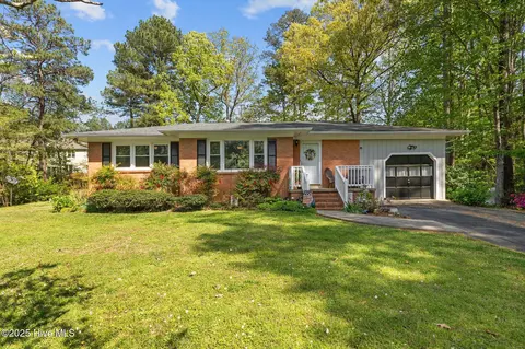 2002 Longwood Ave, Sanford, NC 27330