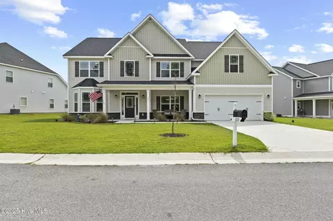 323 SW Plantation Dr, Maple Hill, NC 28454