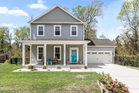 205 Bangor Ct, Hubert, NC 28539