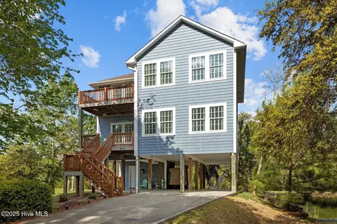 402 Redfish Ct, Emerald Isle, NC 28594