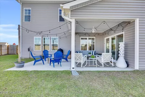 Exterior - 201 E Barred Owl Dr, Hampstead, NC 28443 photo 6 of 15