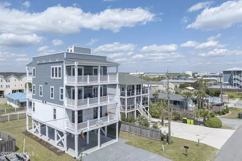 513 N Topsail Dr, Surf City, NC 28445