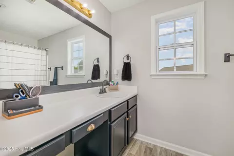 Bath - 34 Stuart Dr, Benson, NC 27504 photo 2 of 3