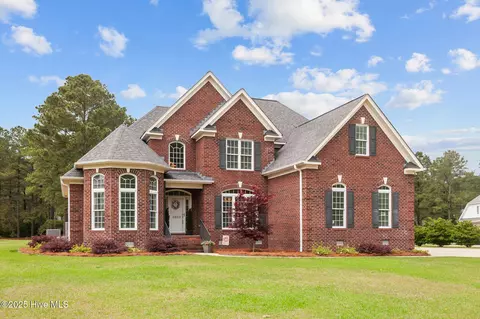 3853 Dixie Ridge Ln, Grimesland, NC 27837