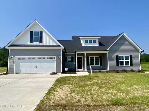 102 Rae Dr, Pikeville, NC 27863