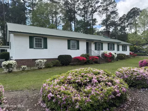 804 Barnell Dr, Aberdeen, NC 28315