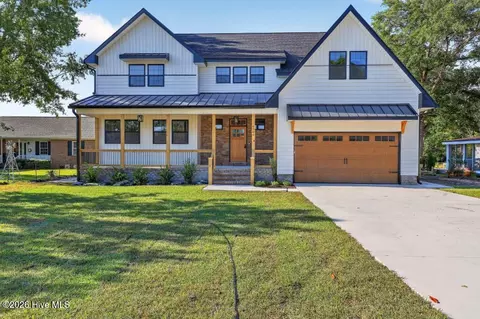 6004 Stern Ct, New Bern, NC 28560