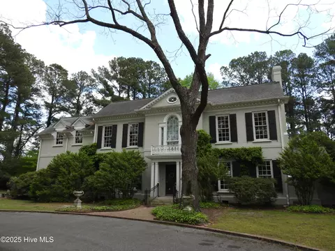 223 Country Club Dr, Greenville, NC 27834