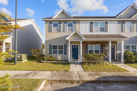 510 Oyster Rock Ln, Sneads Ferry, NC 28460