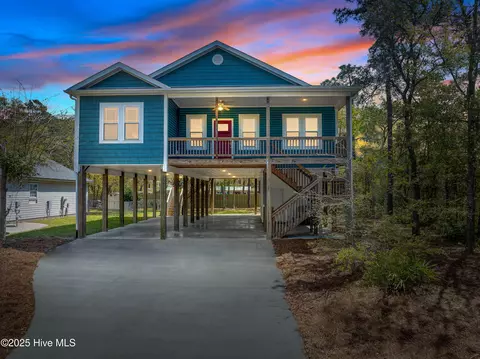 206 NE 46th St, Oak Island, NC 28465