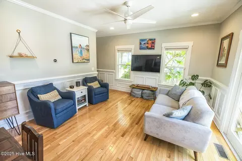 Living - 1515 Hooper St, Wilmington, NC 28401 photo 1 of 4