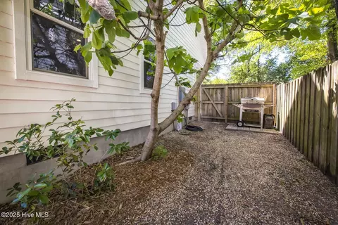 Exterior - 1515 Hooper St, Wilmington, NC 28401 photo 12 of 14