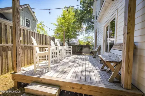 Exterior - 1515 Hooper St, Wilmington, NC 28401 photo 7 of 14