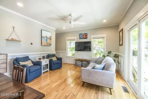 Living - 1515 Hooper St, Wilmington, NC 28401 photo 2 of 4