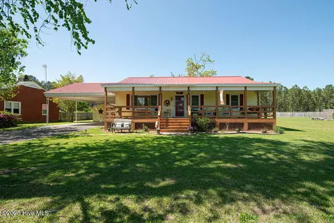 117 Jones St, Holly Ridge, NC 28445