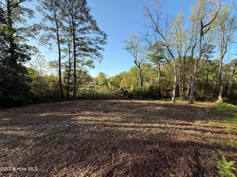 201 Willis Dr, Southport, NC 28461