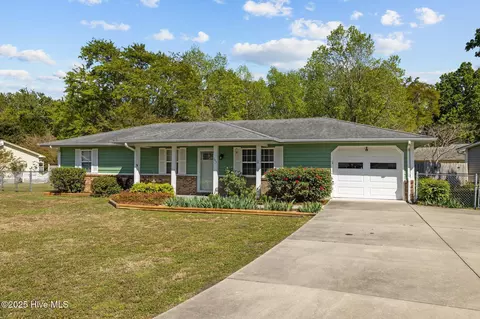 109 Palmetta Dr, Newport, NC 28570