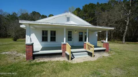 3550 Daughety White Rd, Kinston, NC 28501