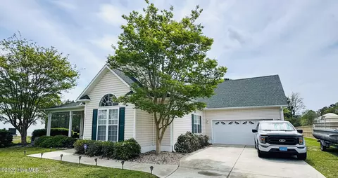 310 Divot Ct, Swansboro, NC 28584