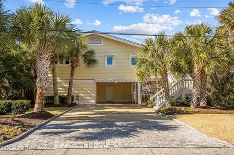 9 Palmetto Dr, Wrightsville Beach, NC 28480
