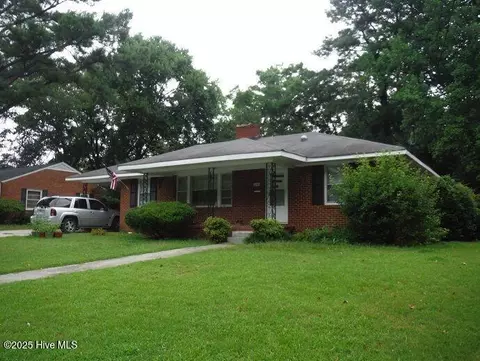 2202 Jefferson Dr, Greenville, NC 27858