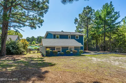 124 Shenandoah Rd E, West End, NC 27376