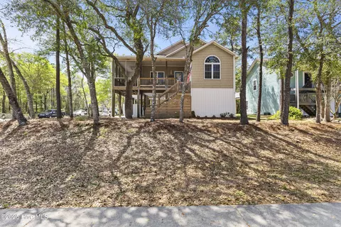 1701 W Oak Island Dr, Oak Island, NC 28465