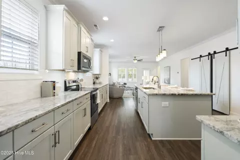 Kitchen - 208 Bachmans Trl, Hampstead, NC 28443 photo 5 of 5
