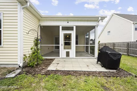Exterior - 208 Bachmans Trl, Hampstead, NC 28443 photo 4 of 6